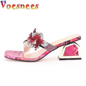 Klänningskor Kvinnor Transparent högklackade tofflor Bling Diamond Flower Decoration Party Sandaler Snake Print Square Heel för sommaren H240325