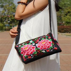 Shoulder Bags Women Bag Travel Pouch Vintage Floral Embroidered Crossbody Mobile Phone