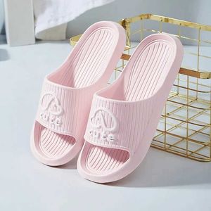 Slippers Couple Summer Beach Slides Women Cartoon Bear Flip Flops Men Thick Sole Indoor Bathroom Anti-Slip Sandals Ladies Shoes019 H240322