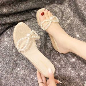 Klänningskor transparenta kedjekilar tofflor Pearl Butterfly-Knot One Word Strap Platform Women Sweet Fairy Style High Heels Sandaler H2403251