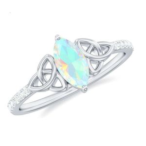 Fashionabla diamant inlagda geometriska kvinnors månsken stenblomma förlovningsring