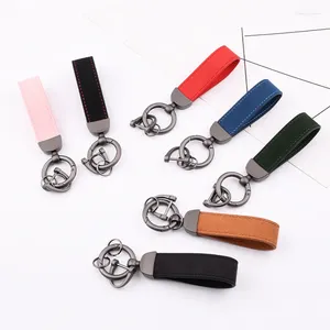 Keychains Fashion Highclate Pu Leather Keychain Universal Hushåll Hängande tillbehör Män Keyring Vehicle Nyckelhållare gåva för make