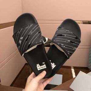 B Slide Designer Slippers Beach Classic Flat Flat Sandals Luxury Summer Summer Leather Flop Top Quality Gener