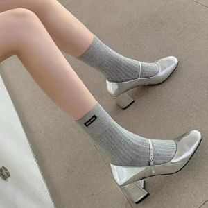 Pumpar Silver Mary Jane Lolita Shoes for Women 2024 Ny fotled Rem Hög klackar Kvinnor Tjockklackat Patent Leather Party Shoes Cosplay