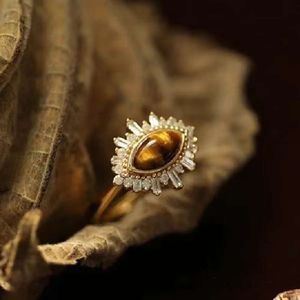 Fashionable Silver Plated Tiger Eye Stone Ring for Women with High Grade Sense