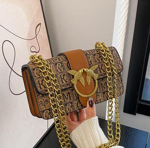 Zaino da donna 4 colori classica lettera stampata borsa a catena da donna quotidiana Joker borsa in pelle abbinata ai colori borsa a tracolla con fibbia in metallo personalità di strada 4304 #