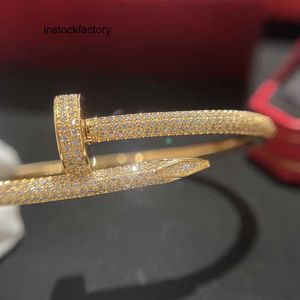 Bracelete de pulseira de 1 a1 original Bracelete de unhas de diamante completa para casais para casais e personalizados femininos de luxo de luxo de design sensor uwvg 91bn