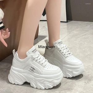 Casual Schuhe Weiß Schwarz Chunky Turnschuhe Frauen Frühling Herbst Dicken Boden Frau Mode PU Leder Plattform Damen Spitze-up