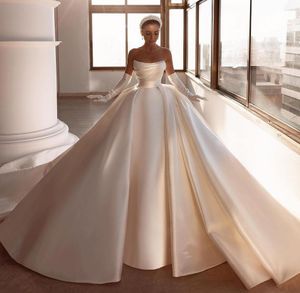 Gorgeous Pearls Ball Gown Wedding Dresses Strapless Neck Pleated Bridal Gowns With Big Bow Cathedral Train Satin Vestido De Novia7782760