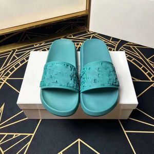 Chinelos de moda Mulheres Sandálias de designer para mulheres chinelo homens mocassins casuais sapatos ao ar livre praia slides fundo plano com fivela unissex couro genuíno 35-45 7F