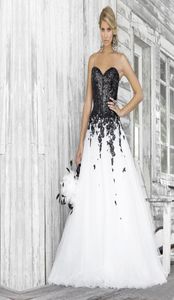 黒と白のウェディングドレス