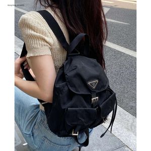 Atacado varejo marca moda bolsas família feminina bolsa de ombro reciclado náilon vintage mochila pára-quedas cordão à prova dwaterproof água versátil casual pequeno livro