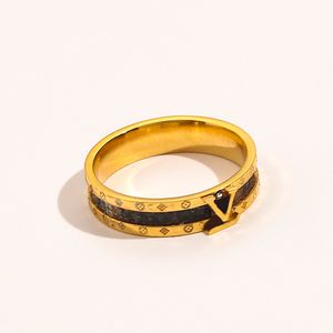 Anello di design di lusso placcato oro 18 carati per le donne Anello di moda Doppia lettera Designer Anelli Anello stile corte Anello di nozze Gioielli regalo di alta qualità