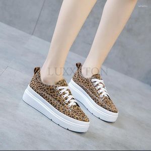 Sapatos casuais de fundo plano dedo do pé redondo corte baixo painel de impressão de leopardo raso são confortáveis respiráveis elegantes simples