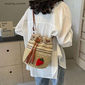 Toptan Perakende Marka Moda Çanta Instagramlar Yeni Saman Dokuma Kova Çantası Tek Omuz Patchwork Çizgili Tatil Plajı Crossbody Çanta