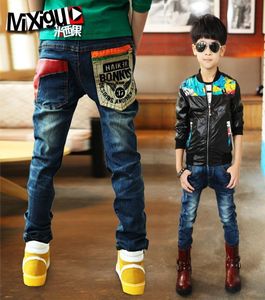 Wholepantalones 2015 nuovi bambini coreani abbigliamento e sport ragazzi bambini strappati jeans neri elastici in vita grandi vestiti8265416