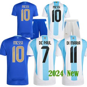 2024 Yeni Arjantin 3 Yıldızlı Futbol Formaları Ev ve Uzak Messis Dybala di Maria Martinez de Paul Maradona Çocuk Kiti Erkekler 2024 Copa America Kupası Camisetas Hayranları