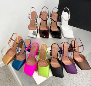 Amina Muaddi Sandali Charlotte Décolleté Abito in raso orchidea 95mm Punta squadrata tempestata di cristalli Tacco grosso Pelle verniciata Tacchi alti Scarpe di lusso da donna con scatola