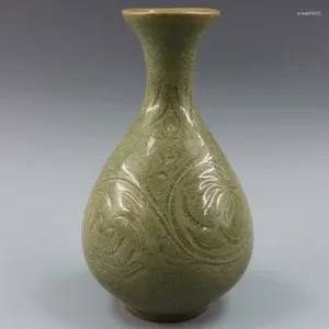 Bottles Chinesisches Porzellan, Celadon-Glasur, geschnitzte Designs, Vase, 22,6 cm, Nachahmung alter Handwerke, Ornamente