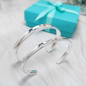 AA Designer Charm Bangle Bracelet TifanT Love Sterling Silver S925 Open Smooth Solid Bracelet Youth Fashion Smooth Body Open Bracelet L73Q