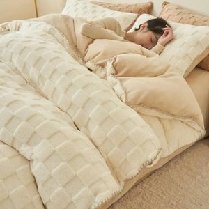 寝具セット冬の暖かいベルベットセット4pc厚いぬいぐるみダブルベッドキルトカバーシート枕カバー