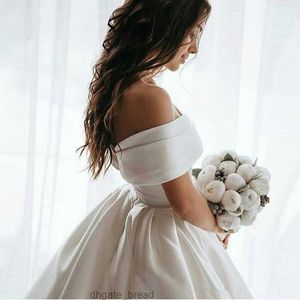 2021 Princess Wedding Dresses Satin Vintage Off The Shoulder Wedding Bride Dresses Long Train White Ivory Wedding Ball Gown