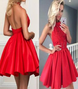 Röda applikationer Satin Homecoming Dresses 2019 Sexig Halter Neck Formal Party -klänningar Korta balklänningar Backless 8th Class Girls Cockta9671795