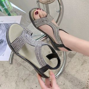 Sandali 2024 Summer Women Sandals Flats Casual Tstrap Gladiator Sandali Fashion Bling Gold Silver Knittoned Shoet Flat Women Women Women