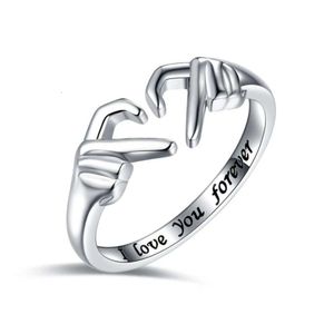 Basit havalı eller kalp açılışlı kadınlar için yaratıcı kişiselleştirilmiş aşk yüzüğü