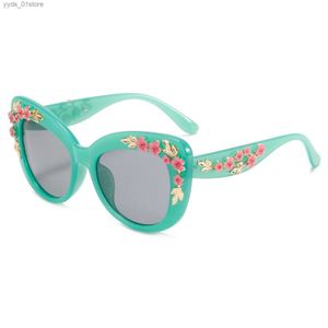 Sunglasses Womens Tren Sunglasses Vintage s Floral Frame UV400 Retro Shades Outdoor Eyewear for Ladies L240320