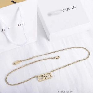 2024 Män lyxig designer halsband choker hänge kedja 18k guld pläterad rostfritt stål bb bokstav halsband bröllop smycken tillbehör apc62