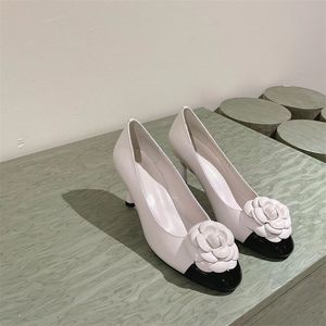 Tacco alto designer famose scarpe eleganti da donna con fiori scarpe da sposa più alte scarpe da sposa Tacchi per banchetti per feste cha step-in fionda pelle di pecora Mocassini nome lussuoso chan