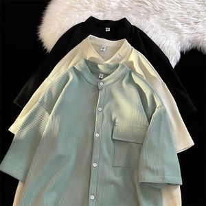 Camisas casuais masculinas camisa com decote em v design de moda ajuste cor sólida masculino tops manga curta t para botão de listra de seda gelo tamanho grande a182