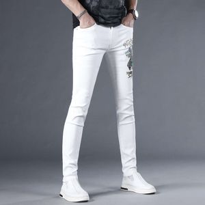 High End White Hafted Dżins Mężczyźni z szczupłymi dopasowaniem i małymi stopami, nowymi modnymi elastycznymi męskimi spodnie