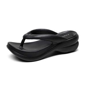 Tallgarna tjocka sulade kilformade klaff för kvinnor sommar 2023 plattform sandaler anti slip strand glid flickor utomhusjkqapals h240322