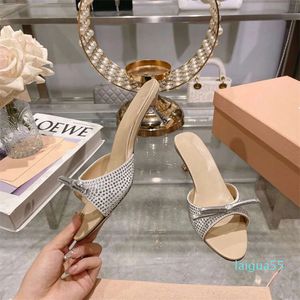 2024 Bow Middle Heel Cheel Style Open Open Oree Rhinestone Sandals ، يرتديها من الخارج بأحذية مولر