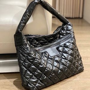 Frauen Designer Puff Hobo Unterarm Schwarze Umhängetaschen Top Griff Totes Diamond Gitter Große CPACITY Weiche Outdoor -Handtaschen