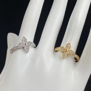 Neues Design, glänzend, Glücksblume, Sternblüten-Ring, Weißgold und Diamanten, Damenringe, Designer-Schmuck R0028