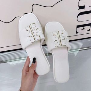 Designer Slippers Slides Pool Pillow Platform Sandals Classic brand Summer Beach Outdoor Scuffs Casual Shoes Embossed Soft Flat Shoe Size 37-42 3U