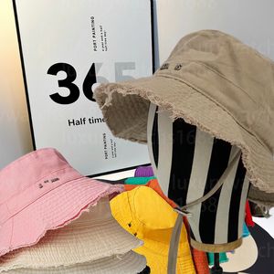 Designer Bucket Hat For Women Luxury Mens Fashion Canvas Denim Beach Hat Casquette Bob Wide Brim Hats Summer Sun Hatt med justerbar hakbandhatt