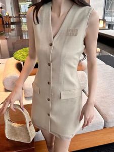 Luxury Women's Dress New Letter broderad V-ringad klänning Fake Two Piece Suit Vest Dress Retro Dress