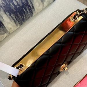 Klassische Metallstreifen -Handtasche Designer -Tasche Luxus echte Lederklappe Kupplungspur