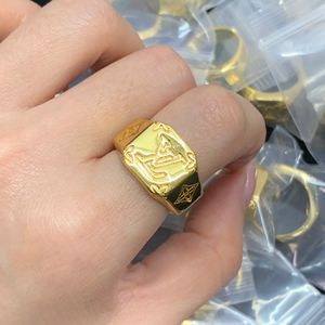 Luksusowy klasyczny projektant paznokci Pierścień mody mody unisex mankiet para bransolek złoty pierścionek biżuteria walentynkowe prezent hurtowy