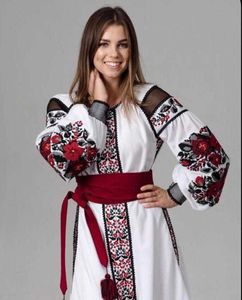 エレガントなモダンなデザイン自由and自由andのドレス女性マキシドレスレディー長袖ウクライナの刺繍