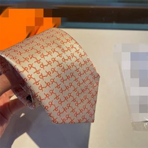 Masowe jedwabne wiązania szyi szczupłe wąskie kropkowane printowe druk Jacquard tlejące krawaty ręcznie wykonane w wielu stylach z pudełkiem 688