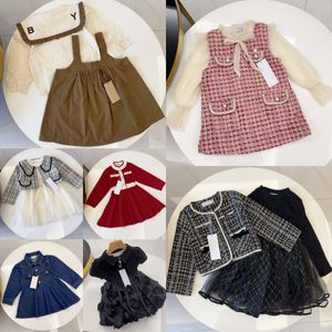 Kızlar Elbiseler Çocuk Giysileri Setleri Bebek Etekleri Toddler Gençlik Tasarımcı Çocuk Giyim Lüks Marka Elbise Seti Kazak Gömlek Etek 2 adet Takım İlkbahar Sonbahar Kıyafetleri