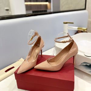 Mode sexiga riktiga läderskor för kvinnor 8 cm höga klackskor designer sandal klänningskor ankel rem studs svart naken strip nitar kvinnor stilett med låda