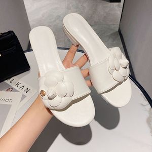 High End Luxury Flower tofflor Designer tofflor Slides Sandaler Women Camellia Shoes Open Toe Slides Femme Outside Home Pantuflas Sandaler Ladies Flip Flops