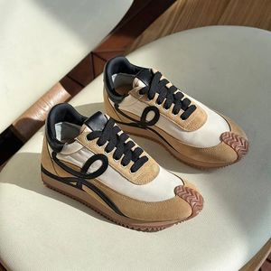 Plattformsflödesneakers kvinnor män löpare nylon mocka spets upp casual skor mjuk övre duk sko honung gummi våg sula soprt skor hjortskinn designer skor