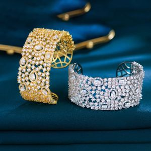 CWWZircons Declaração de luxo Chunky Cubic Zirconia Pave Wide Big Bridal Wedding Cuff Bangles para mulheres Dubai Gold Color BG067 240307